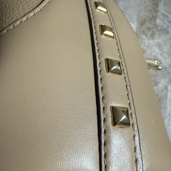 AUTHENTIC MK Stunning Crossbody Hobo in Color of the Season. GENUINE LEATHER! - Picture 6 of 9
